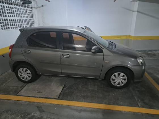 TOYOTA ETIOS 1.5 XS 16V FLEX 4P AUTOMÁTICO TOYOTA ETIOS 1.5 XS 16V FLEX 4P AUTOMÁTICO